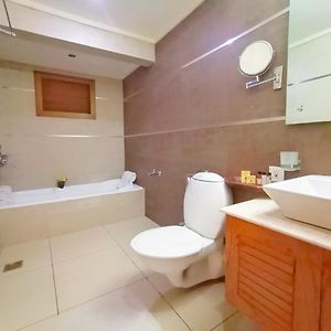 Deluxe Double Room Bath